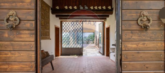5 bedrooms Villa in Rome, Italy No. 358223 2