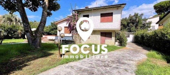 5 bedrooms Villa in Pietrasanta, Italy No. 113765 4
