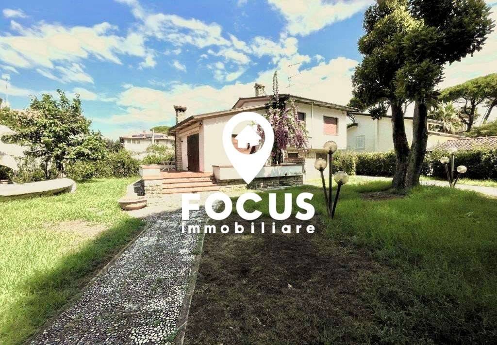 5 bedrooms Villa in Pietrasanta, Italy No. 113765