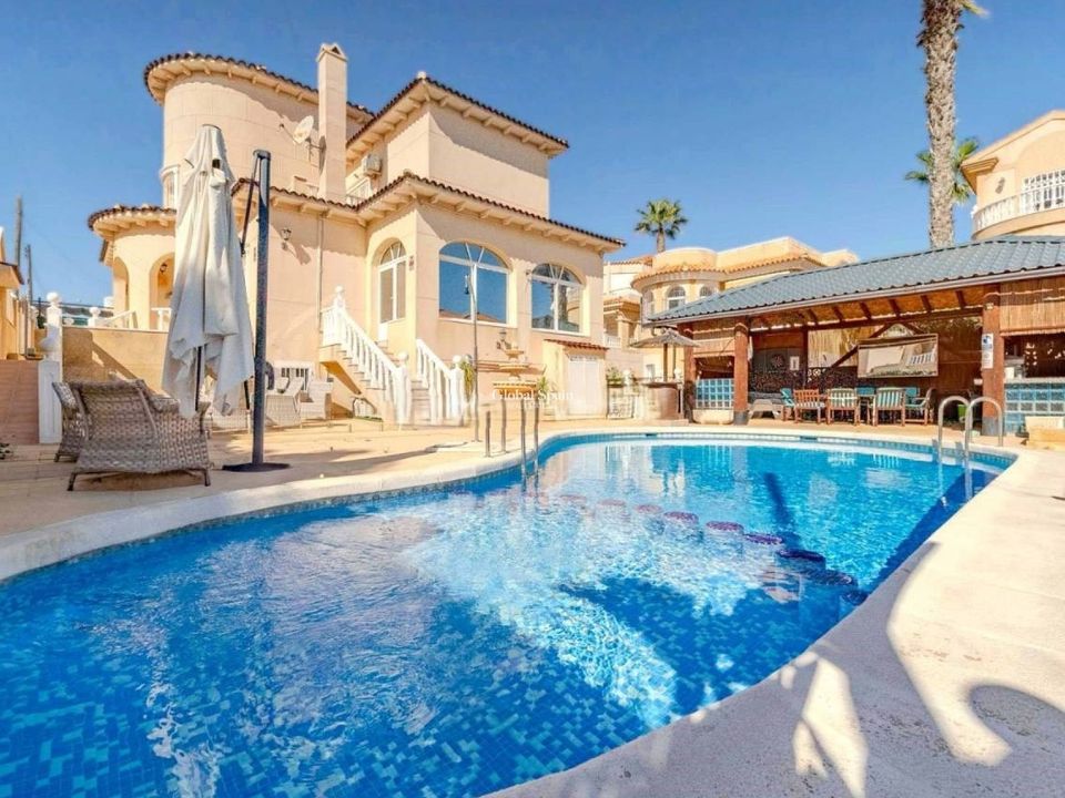 6 bedrooms Villa in Alicante, Spain No. 246470