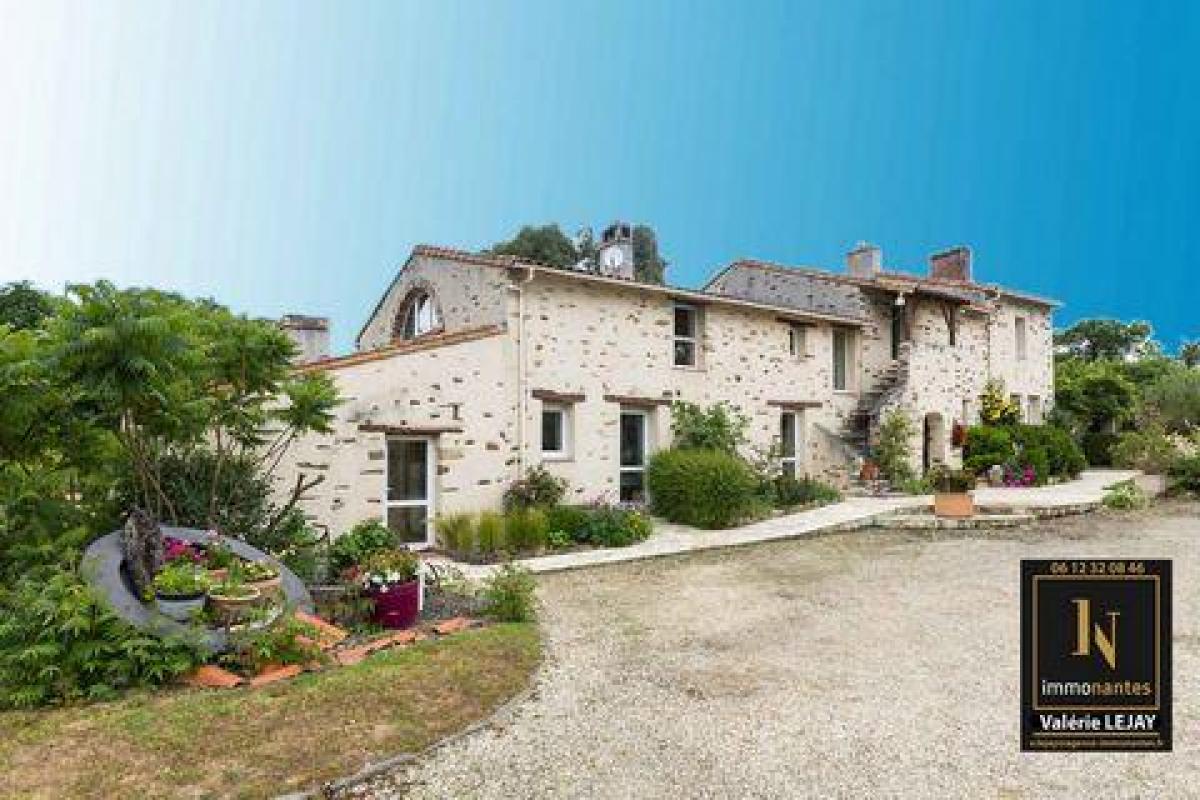 9 bedrooms House in Nantes, France No. 29776