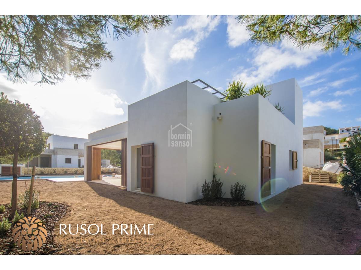 Villa de 4 dormitorios en Es Mercadal, Spain No. 4980