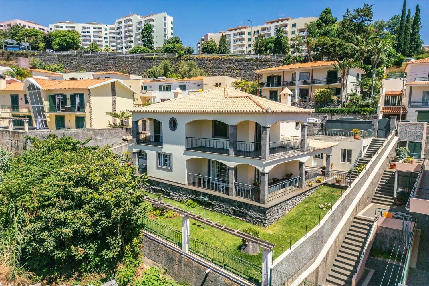 3 bedrooms House in Funchal, Portugal No. 286000