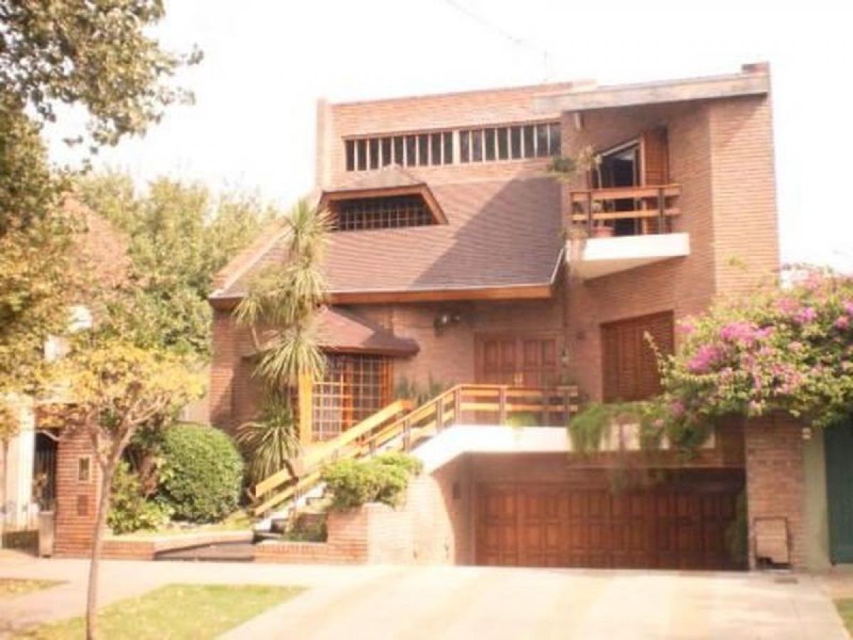 3 bedrooms House in Tres de Febrero, Argentina No. 3975