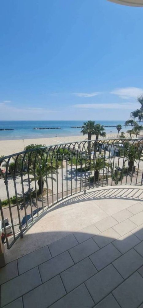 3 bedrooms Apartment in San Benedetto del Tronto, Italy No. 402103