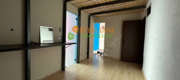 80m² Commercial property in Campobasso, Italy No. 145836 2