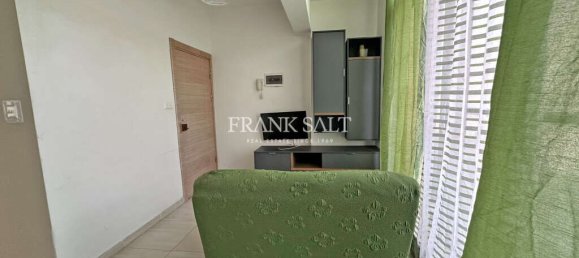 2 bedrooms Penthouse in Pieta, Malta No. 9593 3