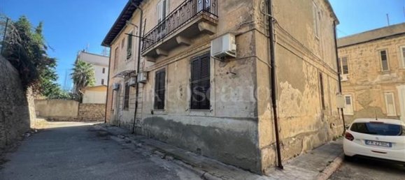 5 bedrooms Apartment in Reggio Calabria, Italy No. 377527 2