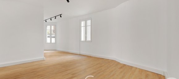 Studio in Paris, France No. 172787 6