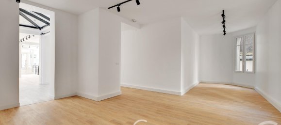 Studio in Paris, France No. 172787 7