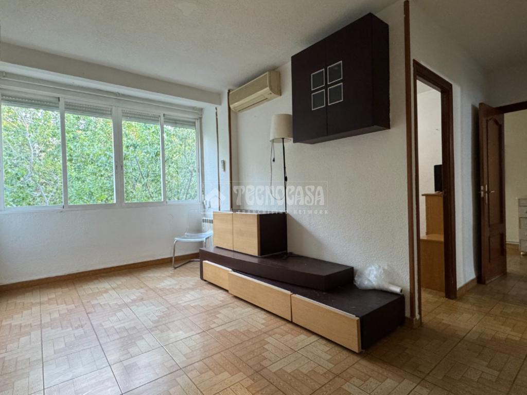 3 rooms Apartment in Madrid, Spain No. 268745