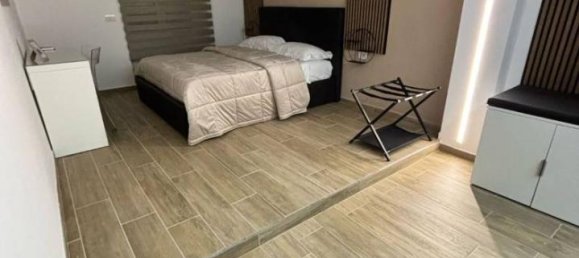 3-Zimmer Wohnung in Naples, Italy, Nr. 37325 12