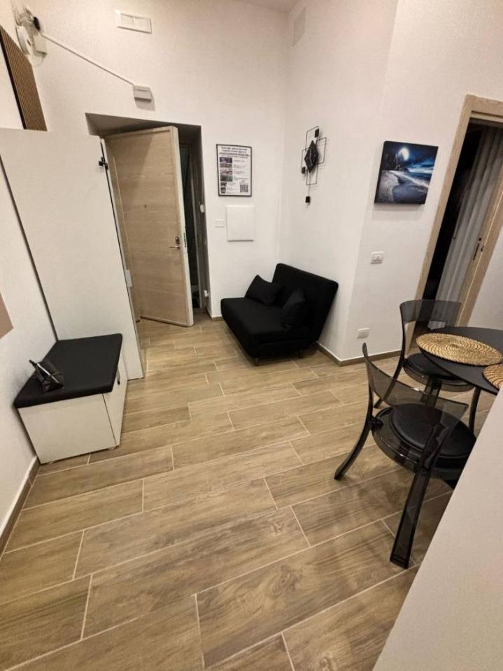 3-Zimmer Wohnung in Naples, Italy, Nr. 37325
