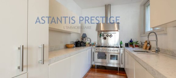 3 bedrooms Apartment in Milan, Italy No. 352224 3