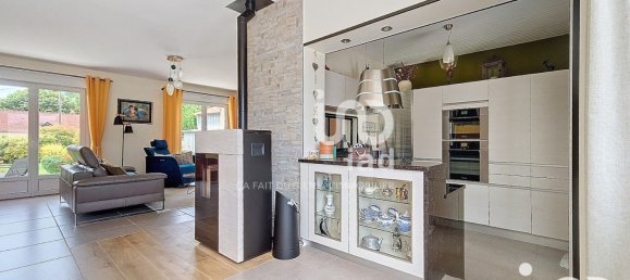 5 bedrooms House in Mehun-sur-Yevre, France No. 260076 3