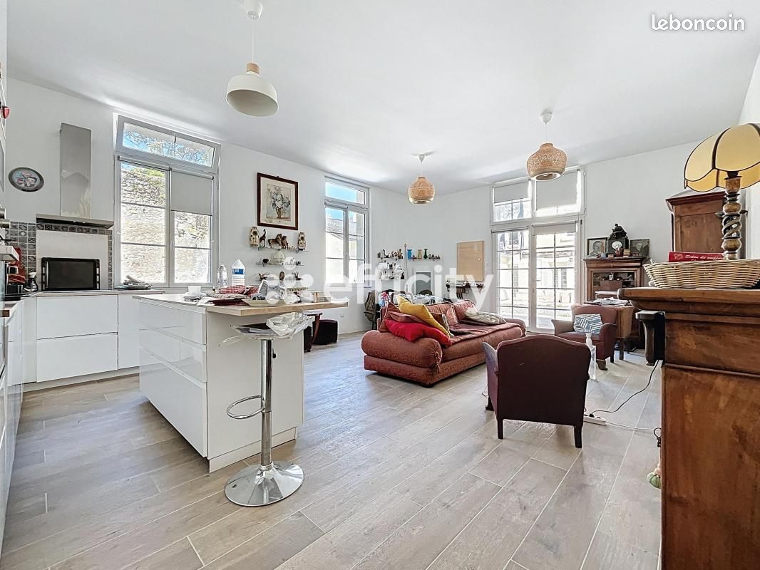 Casa de 3 dormitorios en Montlouis-sur-Loire, France No. 277633