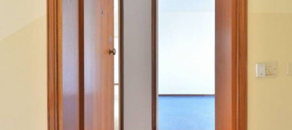 Apartamento de 3 dormitorios en Pordenone, Italy No. 344958 2