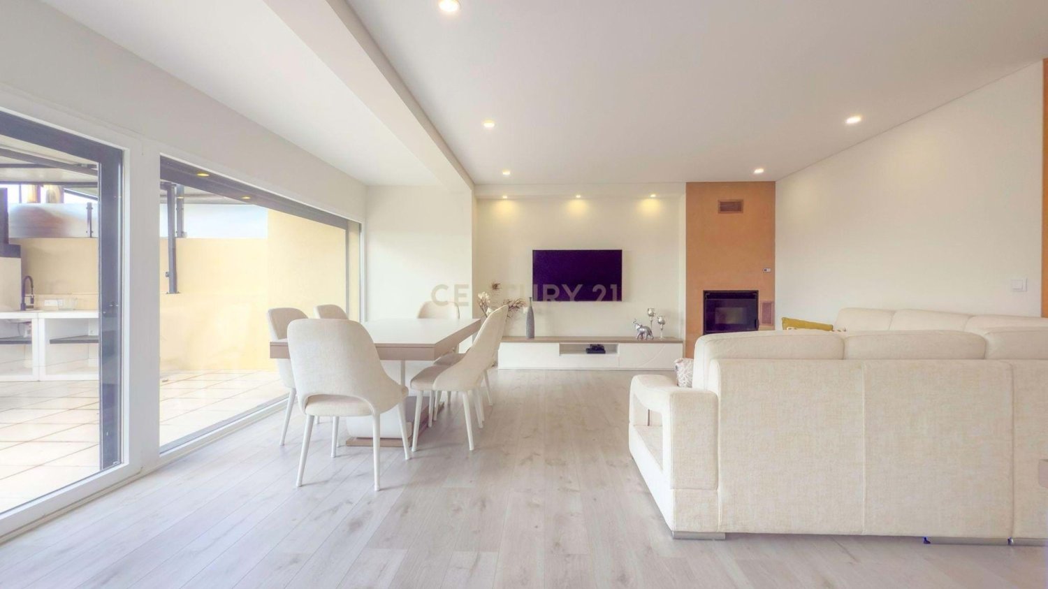 3 bedrooms Villa in Porto Salvo, Portugal No. 316091