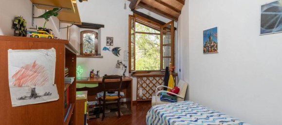 5 bedrooms Villa in Siena, Italy No. 225999 9