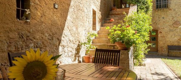 5 bedrooms Villa in Siena, Italy No. 225999 12