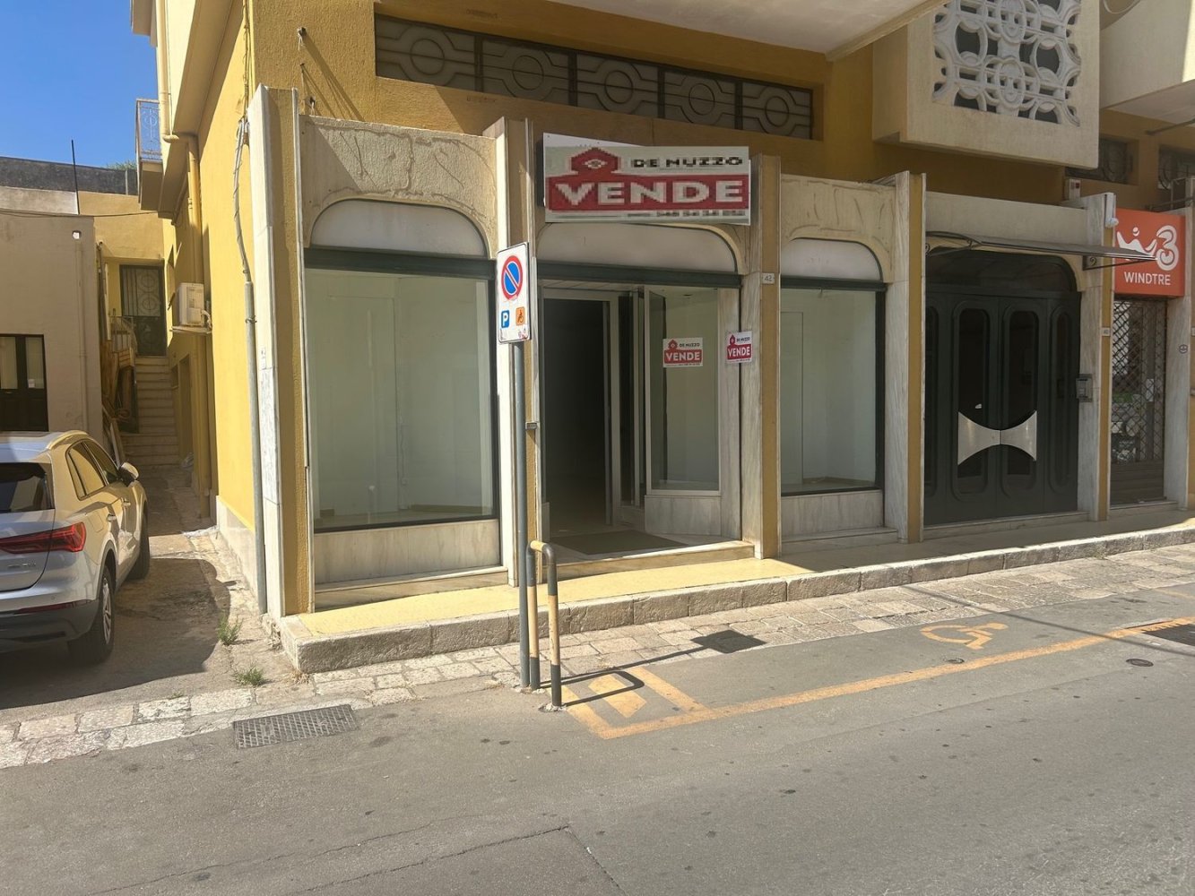 78m² Commercial property in Casarano, Italy No. 379089