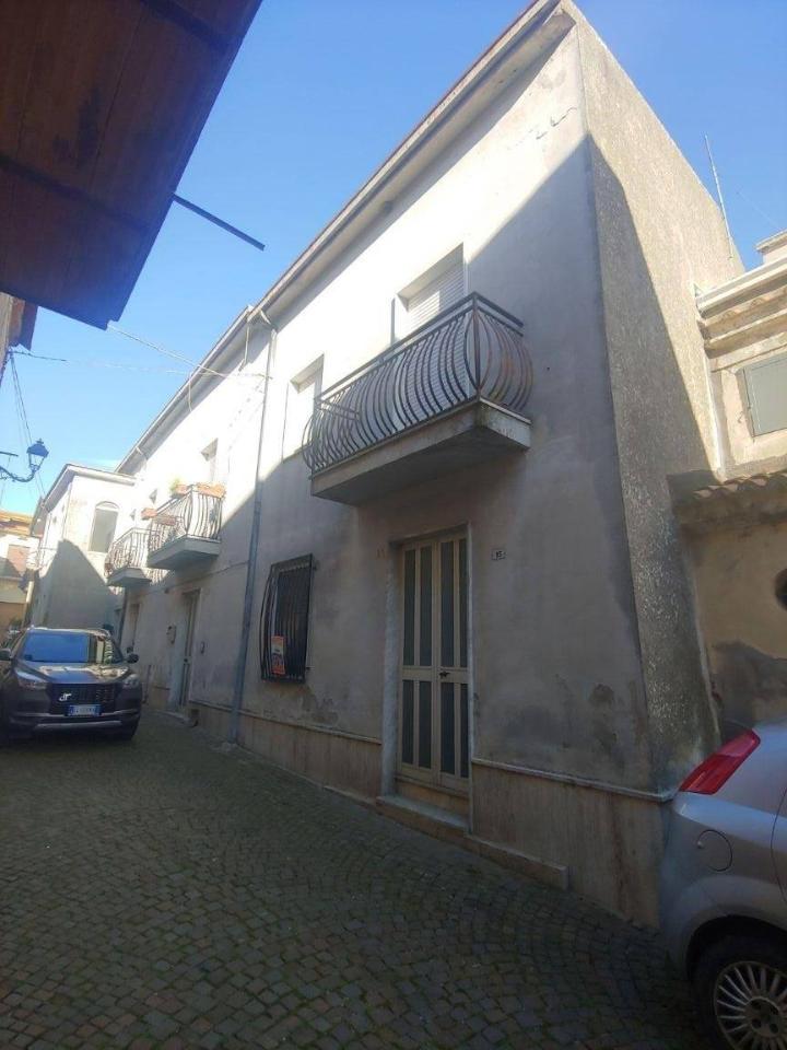 5 rooms Apartment in Arpaia, Italy No. 162480