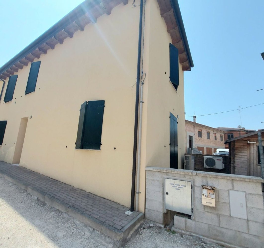 5 chambres Maison à Terre del Reno, Italy No. 311205