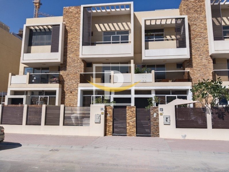 4 bedrooms Townhouse in Jumeirah Village Circle, UAE No. 9071