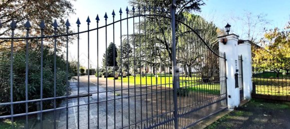 5 bedrooms House in Solarolo, Italy No. 20546 25