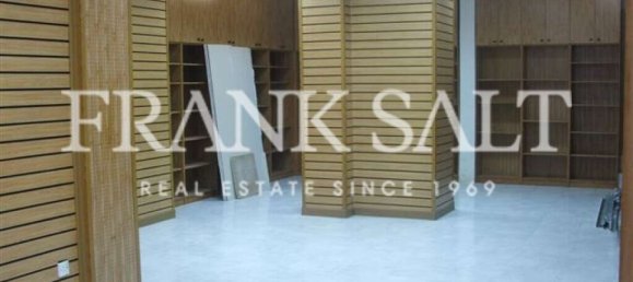 Tienda en Fgura, Malta 200 m² No. 13427 2