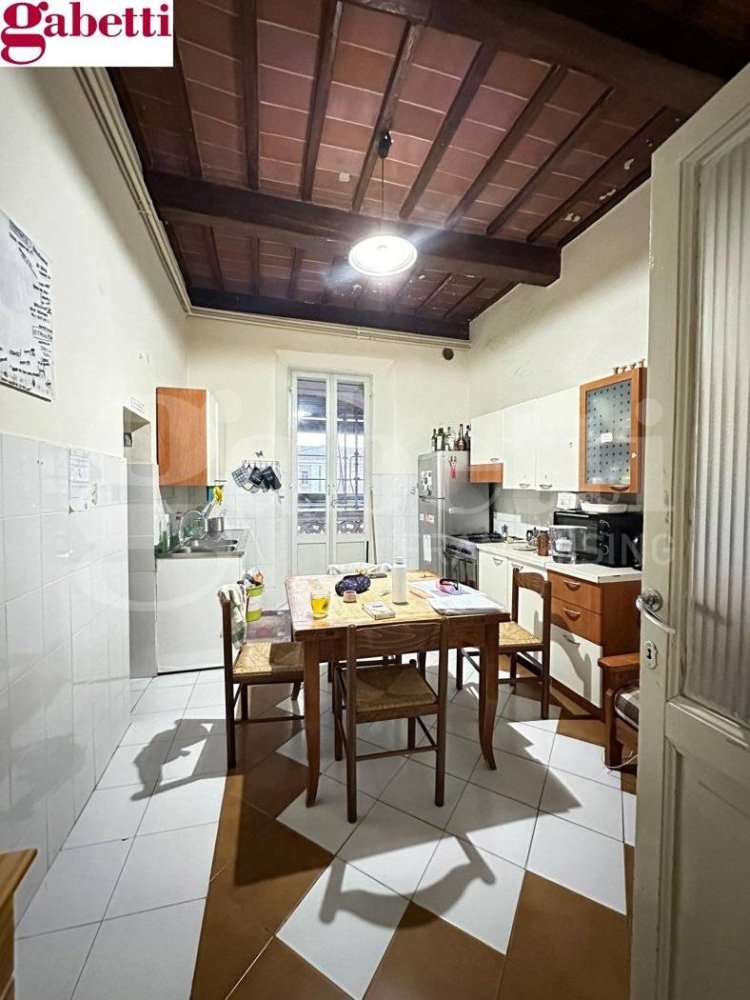 4 bedrooms Apartment in Siena, Italy No. 288763