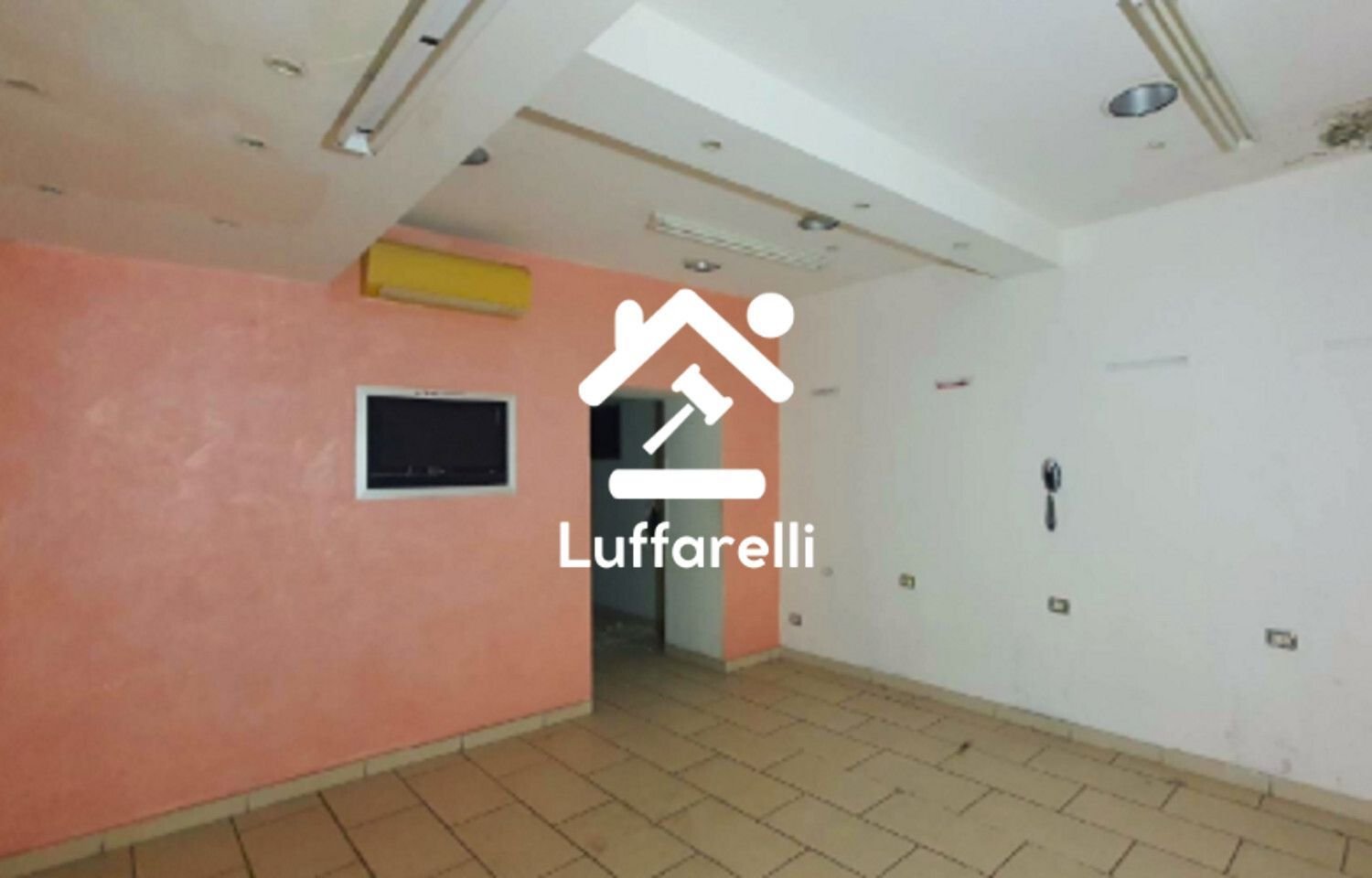 Gewerbliche Immobilie in Rome, Italy 119m², Nr. 10028