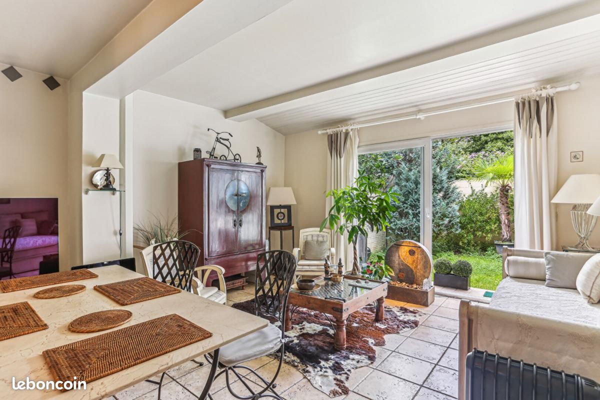 4 Schlafzimmer Schlösser in Montreuil, France, Nr. 114581