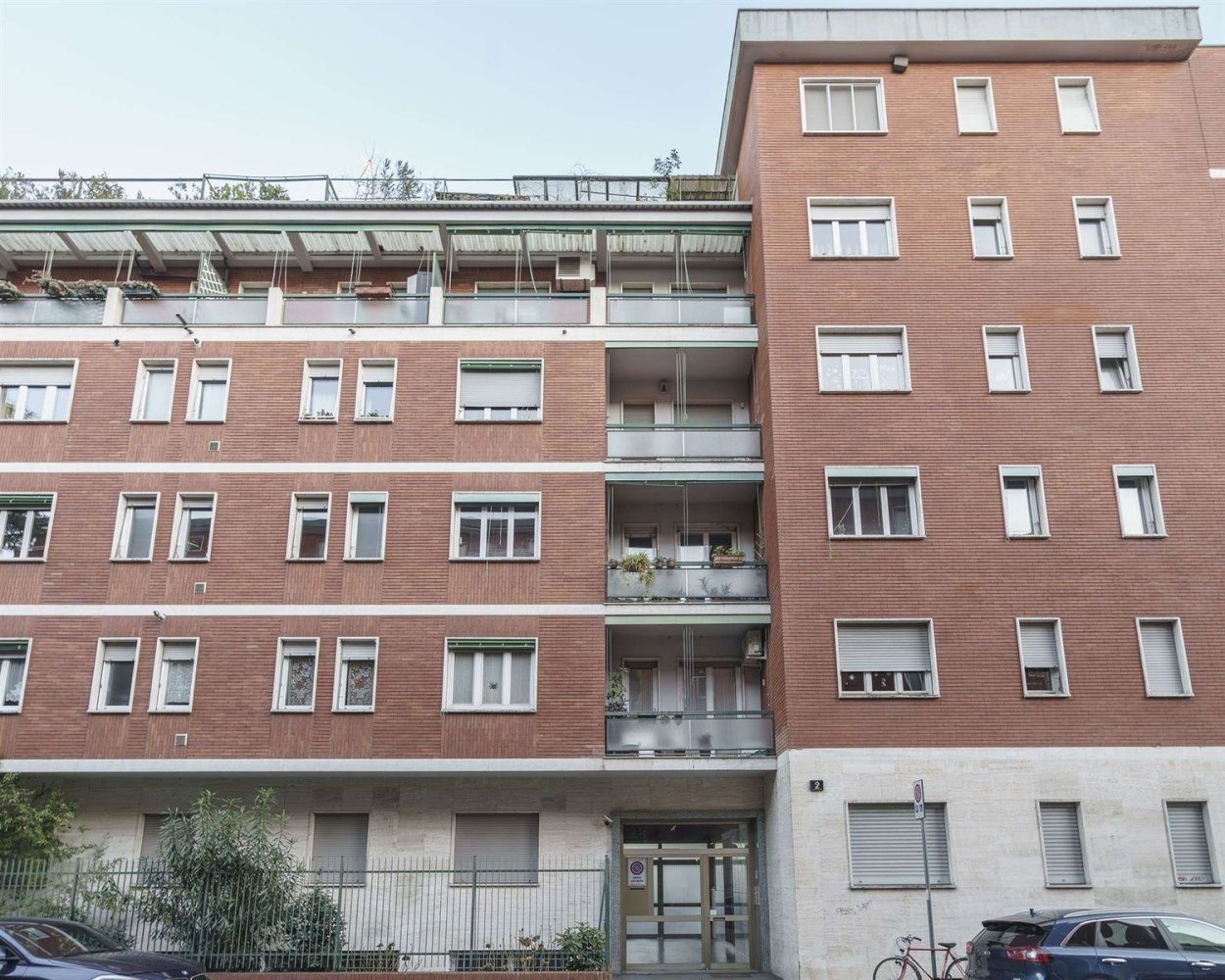  مستودع في Milan, Italy 200متر مربع رقم 358052