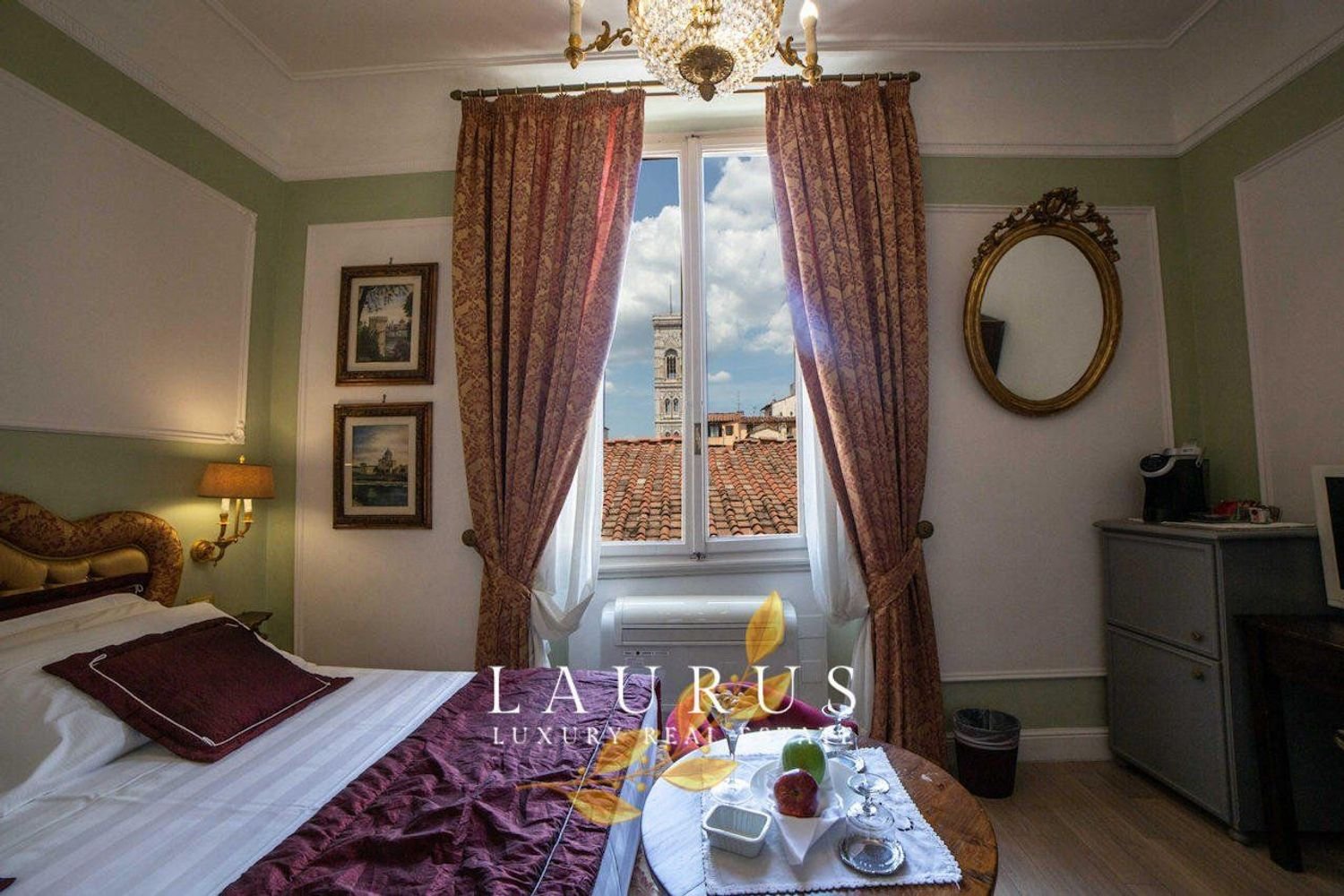 5 rooms Apartment in Florence, Italy No. 195302