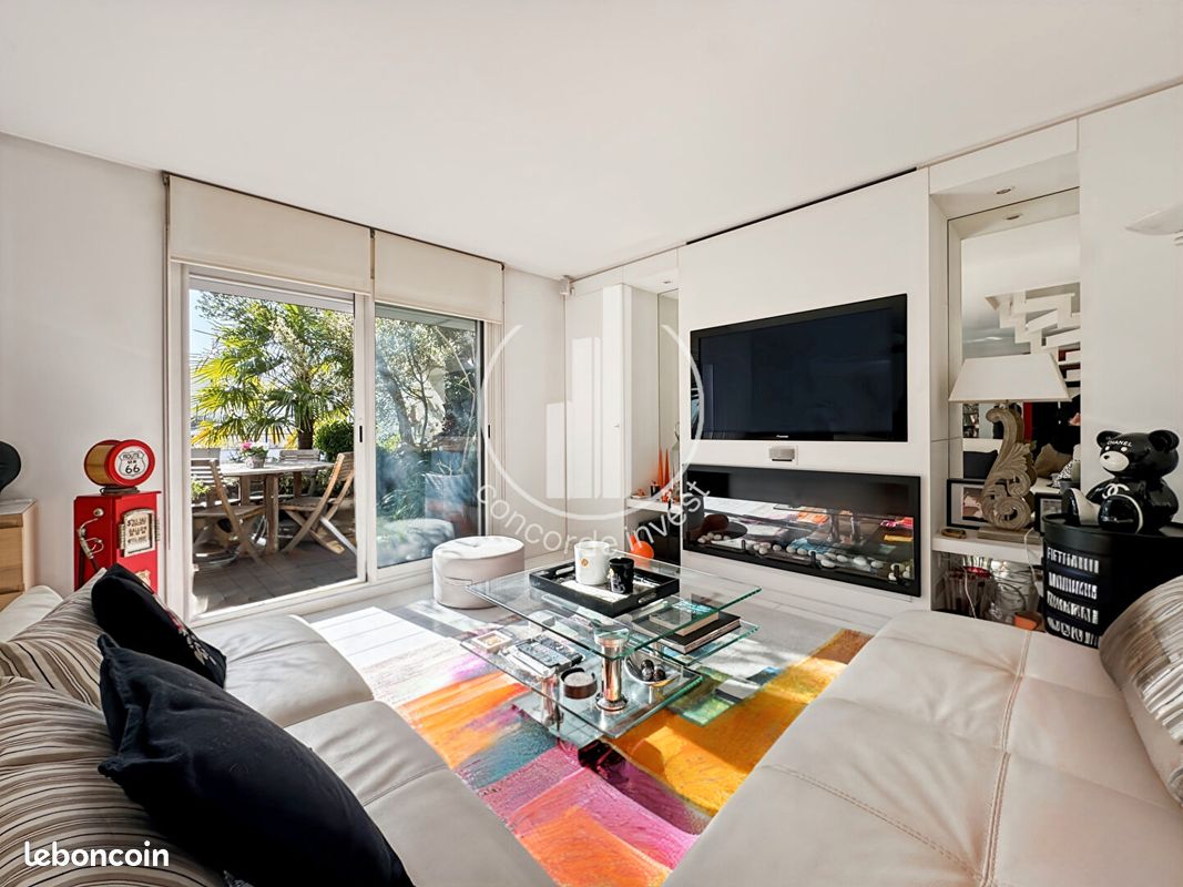 1 غرف نوم منزل ذو طابقين في Courbevoie, France رقم 327142