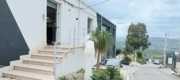 Коммерческая недвижимость с 2 комнатами в Алькамо, Италия № 49631 4