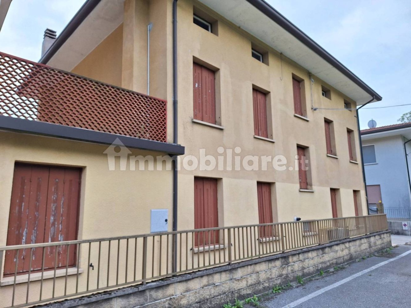 Вилла с 3 спальнями в Порденоне, Италия № 313565