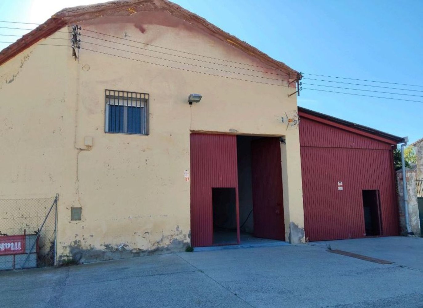 1300m² Warehouse in Villanueva de Gallego, Spain No. 263116