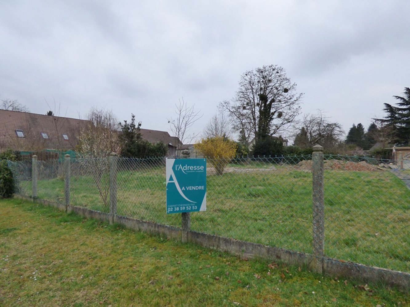 821m² Land in Fay-aux-Loges, France No. 81877