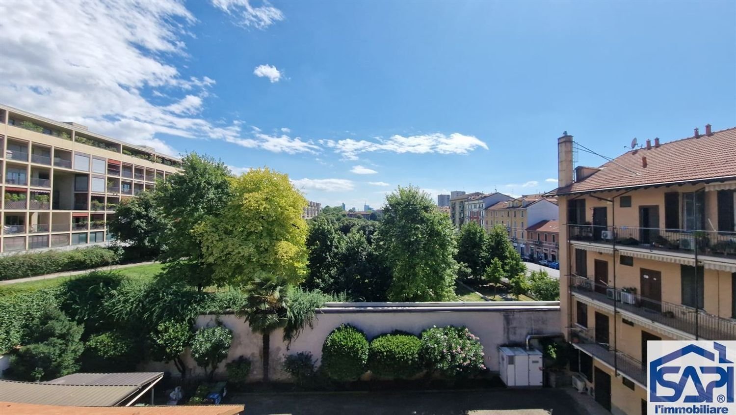 2 bedrooms Apartment in Milan, Italy No. 360700