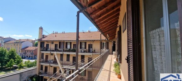 2 bedrooms Apartment in Milan, Italy No. 360700 3