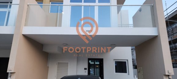 3 bedrooms Villa in Dubai, UAE No. 23756 2