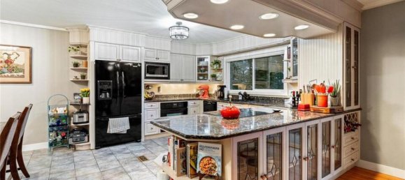 3 bedrooms House in British Columbia, Canada No. 1162 12