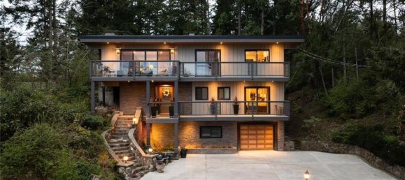 3 bedrooms House in British Columbia, Canada No. 1162 2