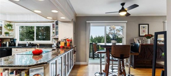 3 bedrooms House in British Columbia, Canada No. 1162 9