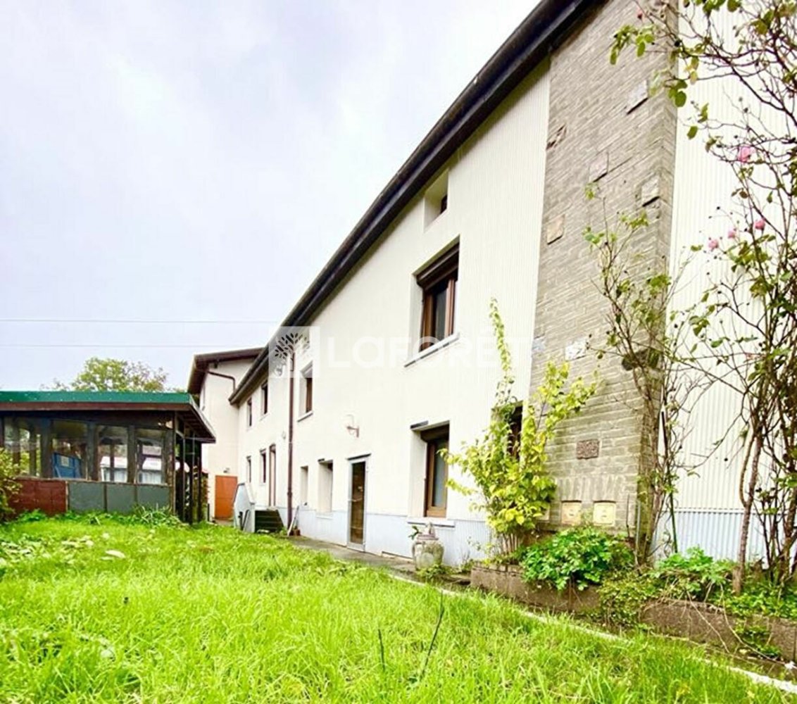 Casa de 4 dormitorios en Epinal, France No. 225471