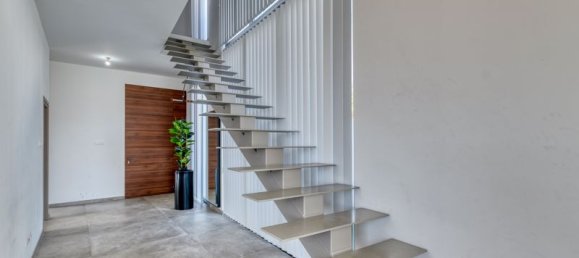 4 bedrooms Villa in Aradippou, Cyprus No. 9453 2