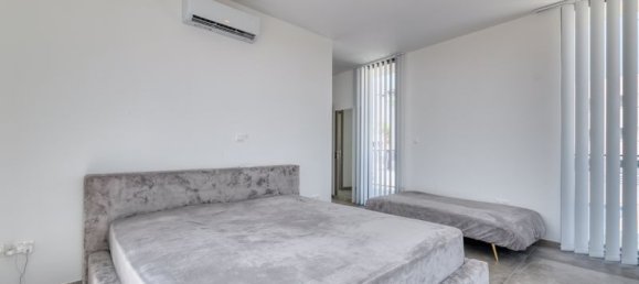 4 bedrooms Villa in Aradippou, Cyprus No. 9453 10