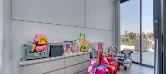 4 bedrooms Villa in Aradippou, Cyprus No. 9453 7